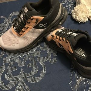 Cloudrunner Waterproof size 9